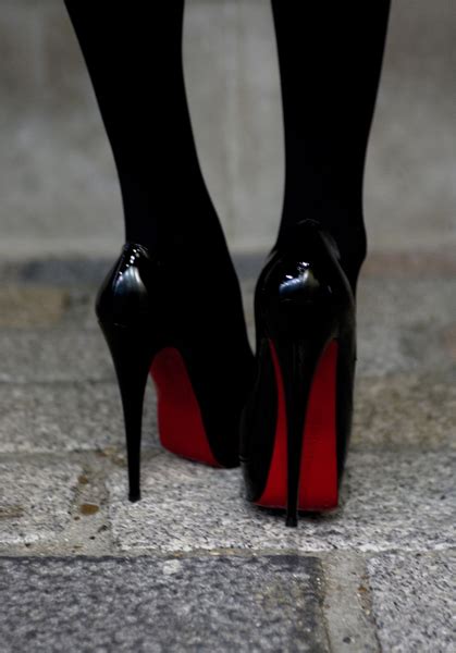 tacones louis vuitton rojos
